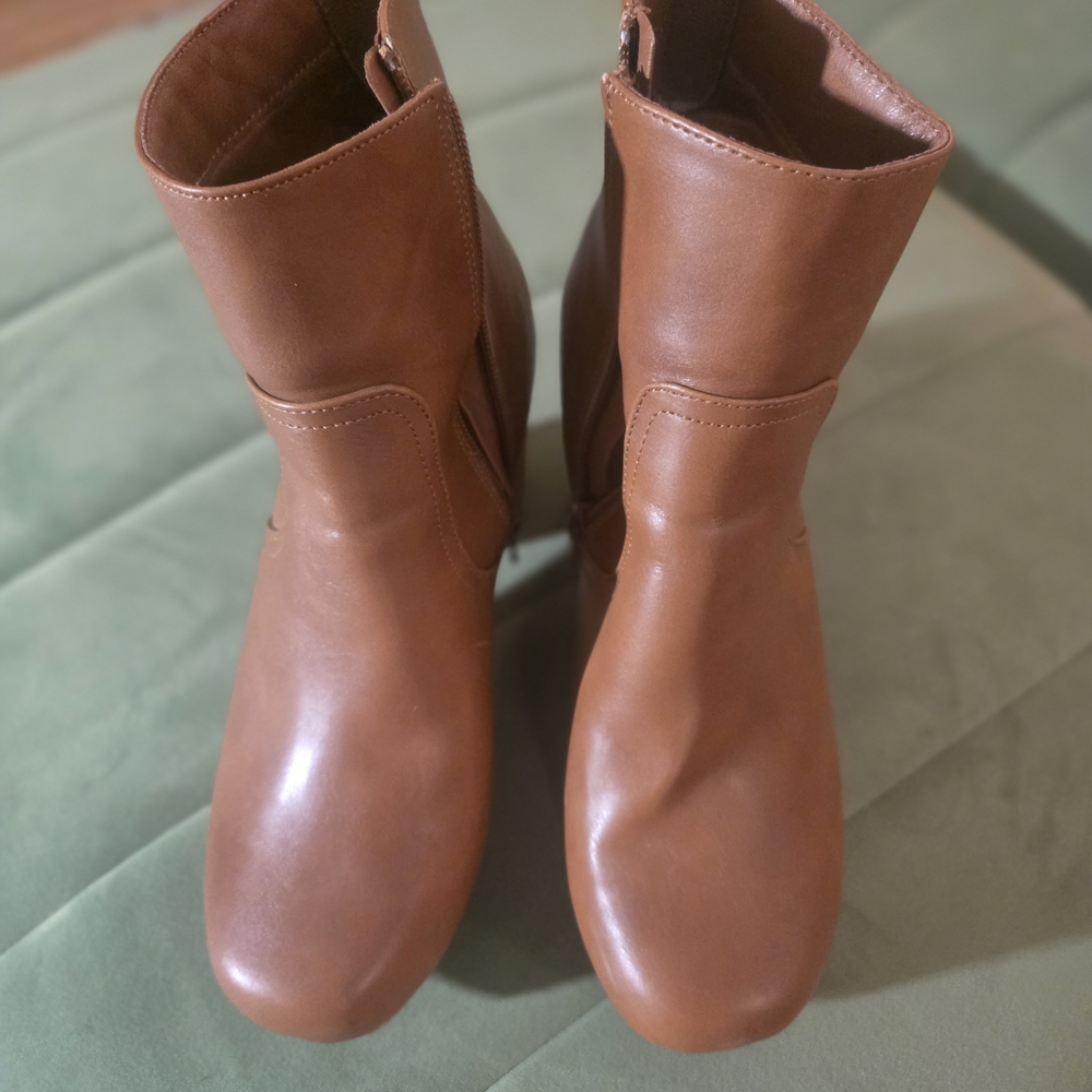 Elegant Brown Heeled Boots